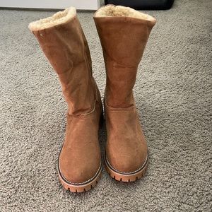Cozy heel winter boots fits 7 and 7 1/2 in womens